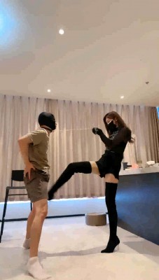 图片[7]_【美美子】过膝靴高难度挑战踢裆/胯下耳光羞辱/高跟虐舌插嘴【完整版】_HD绳艺资源