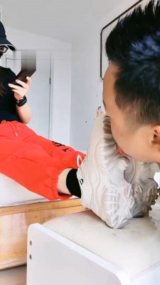 图片[9]_【郡主大人】小白鞋-提档/全体重踩踏/人体鞋刷【双视角版】_HD绳艺资源