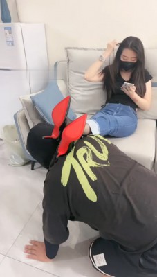 图片[10]_【槿一】牛仔裤黑丝白袜运动鞋-全体重踩踏_HD绳艺资源