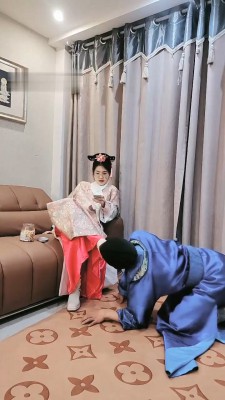 【嘉妮】制服诱惑-格格装虐太监狗_HD绳艺资源