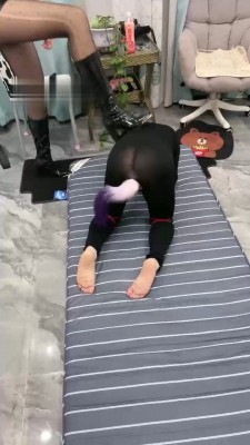 【七月大人】开发咖啡店小哥做M-茶几深喉/舔脚训练/骑马_HD绳艺资源