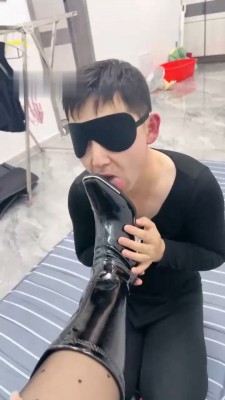 图片[5]_【七月大人】开发咖啡店小哥做M-茶几深喉/舔脚训练/骑马_HD绳艺资源