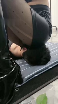 图片[6]_【七月大人】开发咖啡店小哥做M-茶几深喉/舔脚训练/骑马_HD绳艺资源