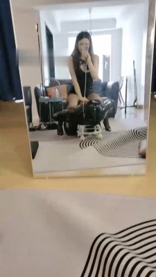 【00后蕬小乃】双人臭脚戏谑女M YC-220922-3