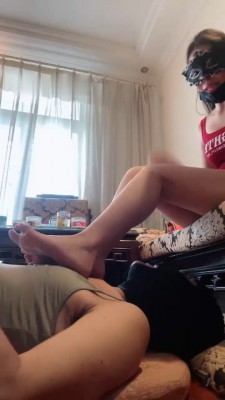 图片[6]_【艾拉】裸足踩脚垫/掐乳/灌圣水_HD绳艺资源