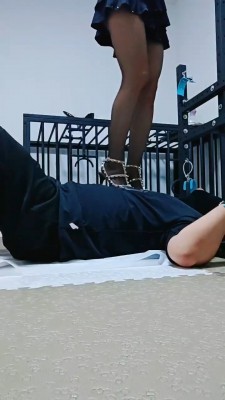 图片[5]_【媚娘】高跟踩踏/闻高跟/关狗笼/人肉坐垫_HD绳艺资源