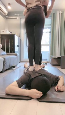 图片[10]_【伊楠】姐妹花S-运动鞋白袜踩/掐乳/手捂窒息【双视角版】_HD绳艺资源