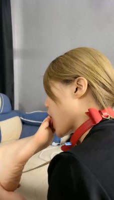 图片[4]_【领主老大】开发女同学做狗-跪舔高跟凉鞋/插嘴/转胯/掐脖窒息_HD绳艺资源