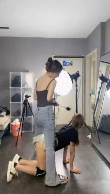 图片[7]_【领主老大】开发女同学做狗-跪舔高跟凉鞋/插嘴/转胯/掐脖窒息_HD绳艺资源