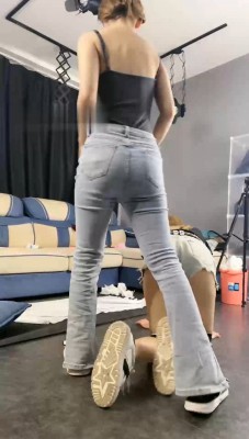 图片[9]_【领主老大】开发女同学做狗-跪舔高跟凉鞋/插嘴/转胯/掐脖窒息_HD绳艺资源