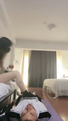 小娅女神全体重踩踏 YC-220925-2