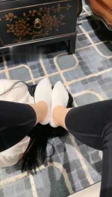 微耀星空 踩脸坐脸坐肚子 全体重站脸做蹲起