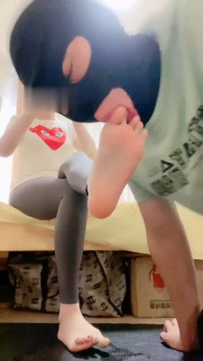 微耀星空 踩脸坐脸坐肚子 全体重站脸做蹲起
