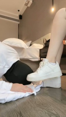 图片[2]_【安主】小白鞋发黄棉袜/晨尿/舔脏鞋底_HD绳艺资源