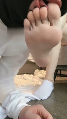 图片[6]_【安主】小白鞋发黄棉袜/晨尿/舔脏鞋底_HD绳艺资源