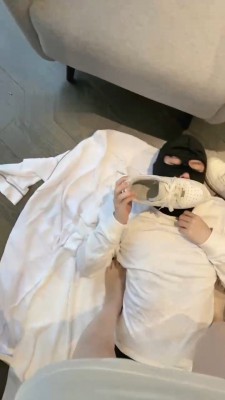 图片[11]_【安主】小白鞋发黄棉袜/晨尿/舔脏鞋底_HD绳艺资源