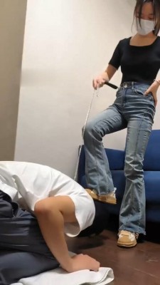 图片[2]_【小樱桃】骑马爬行/全体重踩/求圣水/白袜诱惑_HD绳艺资源