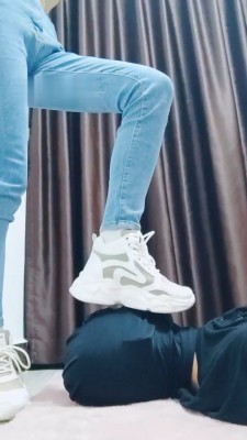 图片[3]_【羌爷】原味白袜裸足闻舔/运动鞋踩踏_HD绳艺资源