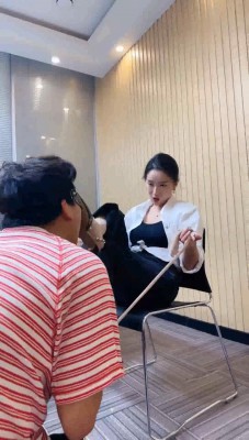 图片[2]_【潘妮绳艺导师】开发办公室新痰盂-高跟插嘴/钻胯坐垫【完整版】_HD绳艺资源