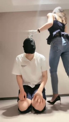 图片[4]_【禾未】灌圣水/高跟踩脚垫/掐乳/藤条抽_HD绳艺资源