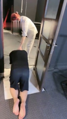 图片[3]_【冰诺】囚禁狗笼/抽耳光/全体重踩踏_HD绳艺资源