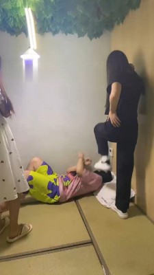 图片[3]_【精神小妹】双学生S-日式房间全体重踩踏踢踹_HD绳艺资源