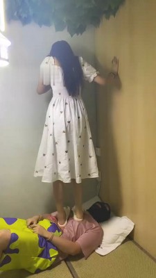 图片[7]_【精神小妹】双学生S-日式房间全体重踩踏踢踹_HD绳艺资源