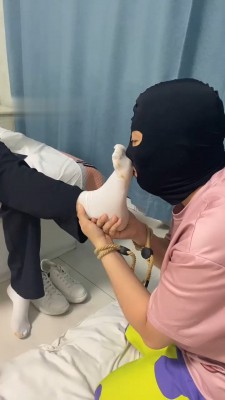 图片[8]_【精神小妹】双学生S-日式房间全体重踩踏踢踹_HD绳艺资源