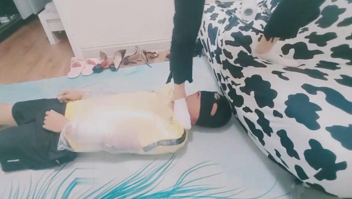 图片[7]_【萤火大人】保鲜膜绳艺技巧/白袜塞嘴/训练踢踹/踩脖掐脖窒息_HD绳艺资源