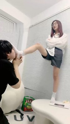 图片[2]_【术术】小白鞋白袜玩废狗-训练耳光场_HD绳艺资源