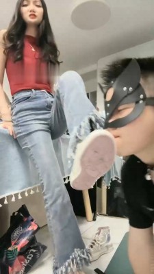 图片[5]_【尤物】匡威白袜气味辱/骑马转胯/全体重踩/腿绞_HD绳艺资源