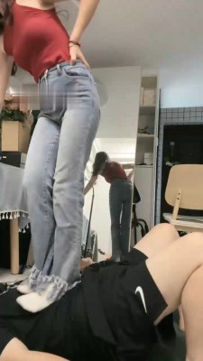 图片[8]_【尤物】匡威白袜气味辱/骑马转胯/全体重踩/腿绞_HD绳艺资源