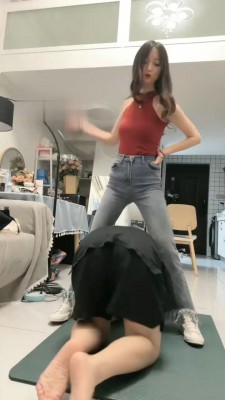 图片[11]_【尤物】匡威白袜气味辱/骑马转胯/全体重踩/腿绞_HD绳艺资源