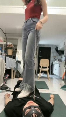 图片[12]_【尤物】匡威白袜气味辱/骑马转胯/全体重踩/腿绞_HD绳艺资源