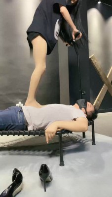 图片[4]_【冰诺】高跟肉丝全体重跳踩人体蹦床_HD绳艺资源