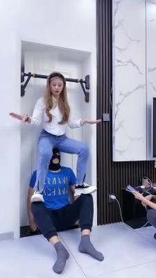 【麋鹿银儿】双模特女神-全体重踩/骑马爬行/吃袜子_HD绳艺资源