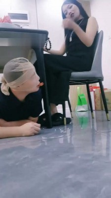 图片[4]_【幽魅】双S-桌下伺候主人用餐_HD绳艺资源