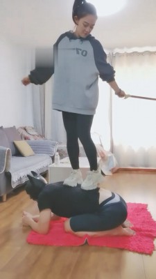 图片[8]_【西安冰爷】小白鞋踢踹踩/掐乳/揪耳朵/闻原味jio_HD绳艺资源