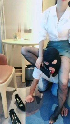 图片[4]_【伊柔】继母黑丝高跟玩脚下狗儿子【双视角版】_HD绳艺资源