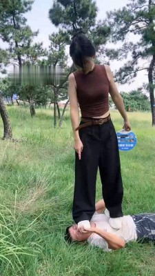 图片[8]_【孤傲女帝】户外调-骑马/高难度挑战踢踹/耳光/提档踩踏_HD绳艺资源