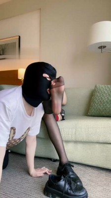 图片[2]_【琪琪大人】JK少女裙-极度反差-黑丝裸足-气味羞辱_HD绳艺资源