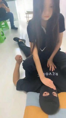 图片[8]_【精神小妹】踩手窒息+花式耳光_HD绳艺资源