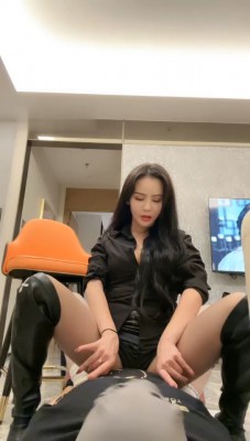 图片[3]_【亚兮】戴手铐/黑丝白船袜长靴气味羞辱_HD绳艺资源