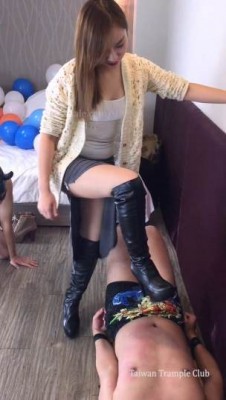 图片[2]_【台湾踩踏俱乐部】台湾踩踏俱乐部 高跟鞋长靴下的颤栗！_HD绳艺资源