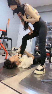 图片[9]_【伊楠】健身女神S-运动鞋高难度挑战踢踹_HD绳艺资源