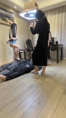 图片[3]_【尤物S】3S群调-骑马/重度训练/脚垫/高跟重踩【双视角完整版】_HD绳艺资源