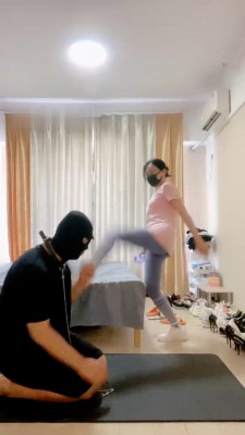 图片[2]_【小妮】暴虐废物/耳光/踹狗脸/全体重踩踏_HD绳艺资源