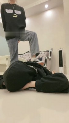 图片[2]_【萱萱子】帆布鞋原味白袜踩踏/闻舔_HD绳艺资源