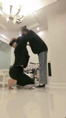 图片[3]_【萱萱子】帆布鞋原味白袜踩踏/闻舔_HD绳艺资源