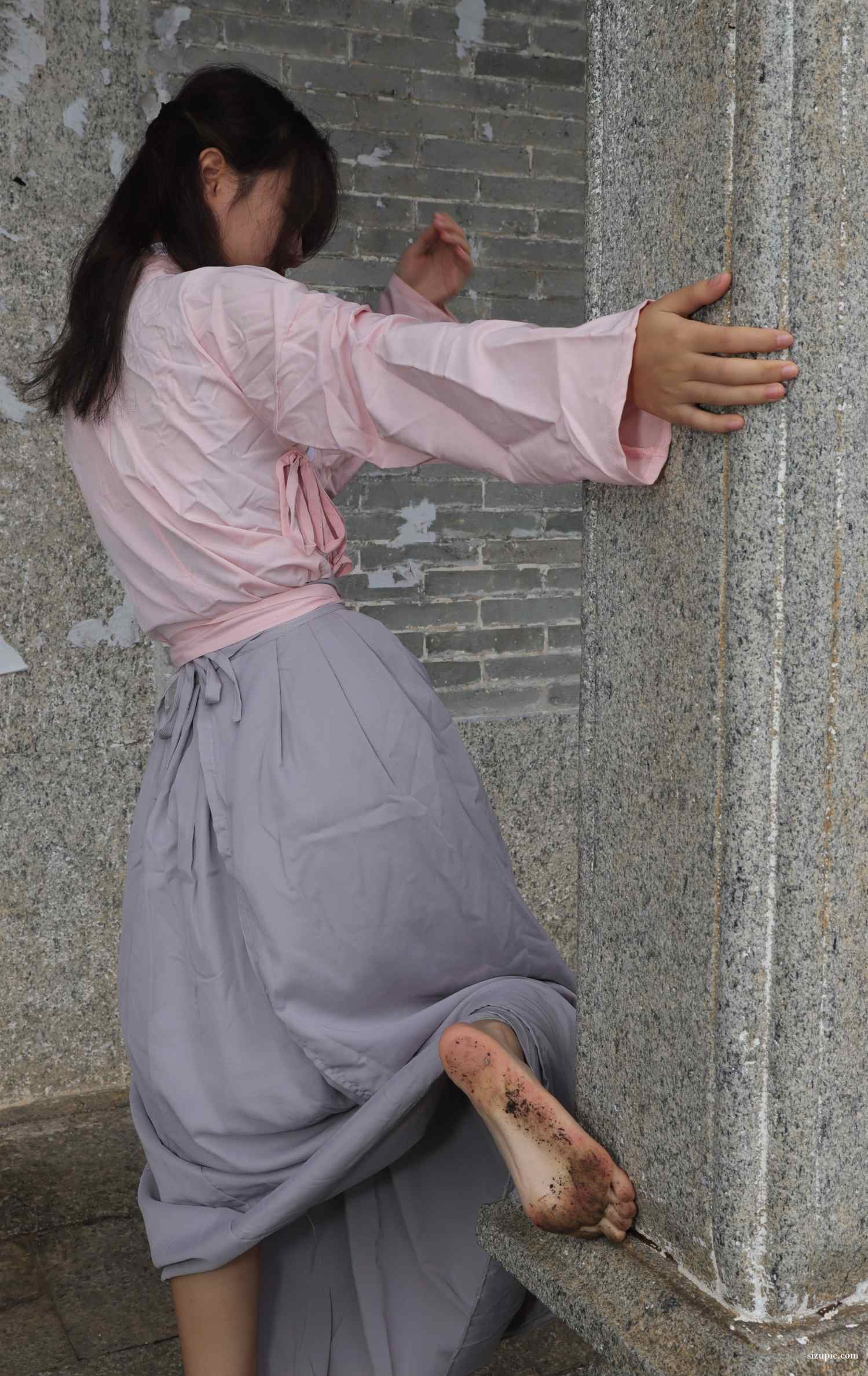 [Pary学生模拍]017 小淇穿上汉服赤脚游玩古镇_HD绳艺资源